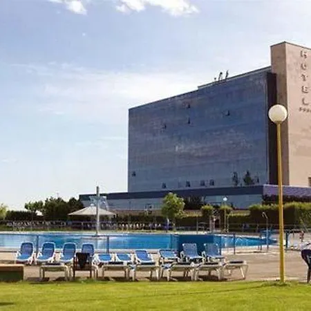 Hotell Cortes De 4*